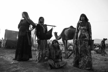 India 29 - black and white portrait photography - by Will Falize - friendmade.fm